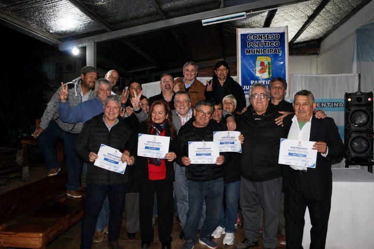 Entrega de diplomas Consejos Políticos de Jardín América y Santo Pipó